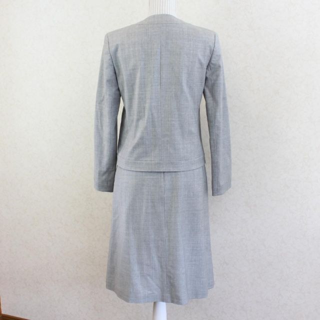 Theory luxe(セオリーリュクス)の美品　セオリーリュクス　ノーカラー　スカートスーツ　グレー　上40下38　式典 レディースのフォーマル/ドレス(スーツ)の商品写真