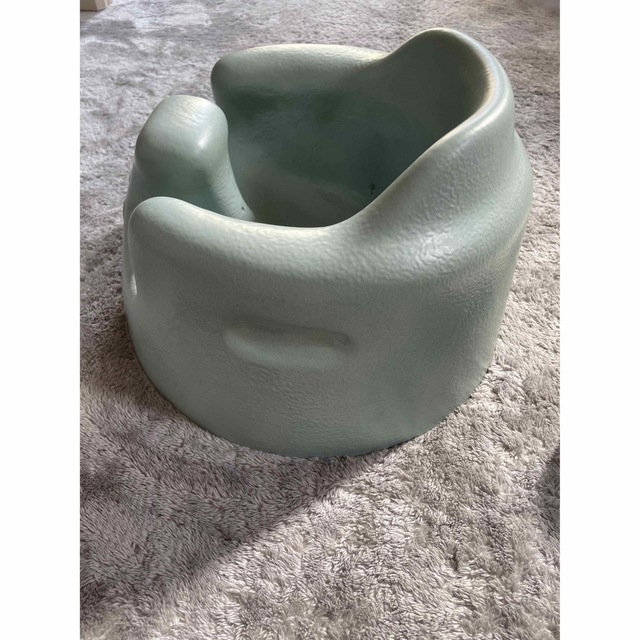 Bumbo(バンボ)のバンボ　くすみカラー　テーブルつき キッズ/ベビー/マタニティの授乳/お食事用品(その他)の商品写真