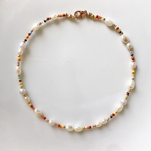 beads necklace＊colorful pearl choker🦜 ハンドメイドのアクセサリー(ネックレス)の商品写真