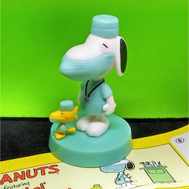 フルタ製菓(フルタセイカ)のチョコエッグ　PEANUTS　ピーナッツ　⑥　スヌーピー エンタメ/ホビーのフィギュア(アメコミ)の商品写真