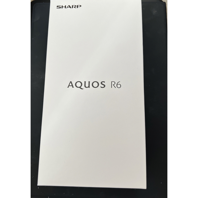 AQUOS(アクオス)のSHARP AQUOS R6ブラック(B) SIMフリー国内版　新品未開封 スマホ/家電/カメラのスマートフォン/携帯電話(スマートフォン本体)の商品写真