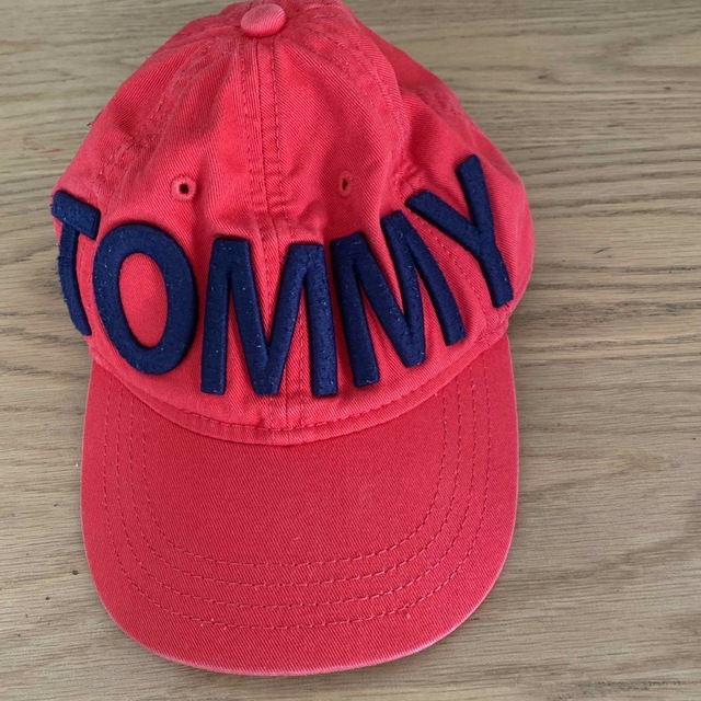 TOMMY(トミー)のTOMMY赤のキャップ　帽子4y-7y 美品　 レディースの帽子(キャップ)の商品写真