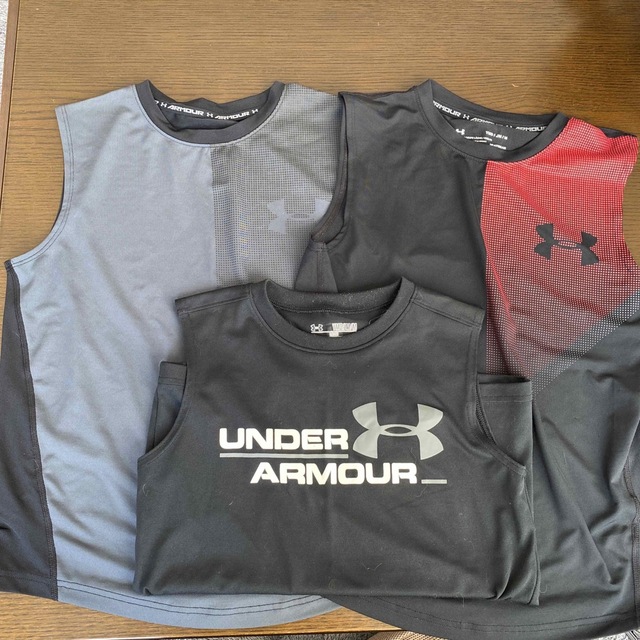 UNDER ARMOUR(アンダーアーマー)のunder armour 3枚セット　タンクトップ140 キッズ/ベビー/マタニティのキッズ服男の子用(90cm~)(Tシャツ/カットソー)の商品写真