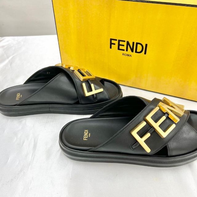 極美品 FENDI フェンディ FFズッカ 立体ロゴ スライドサンダル