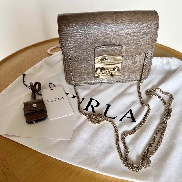 【美品】FURLA　メトロポリス　チェーンバッグ　ベージュ