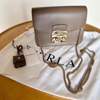 フルラ(Furla)のフルラ メトロポリス チェーンショルダー　ベージュ(ショルダーバッグ)