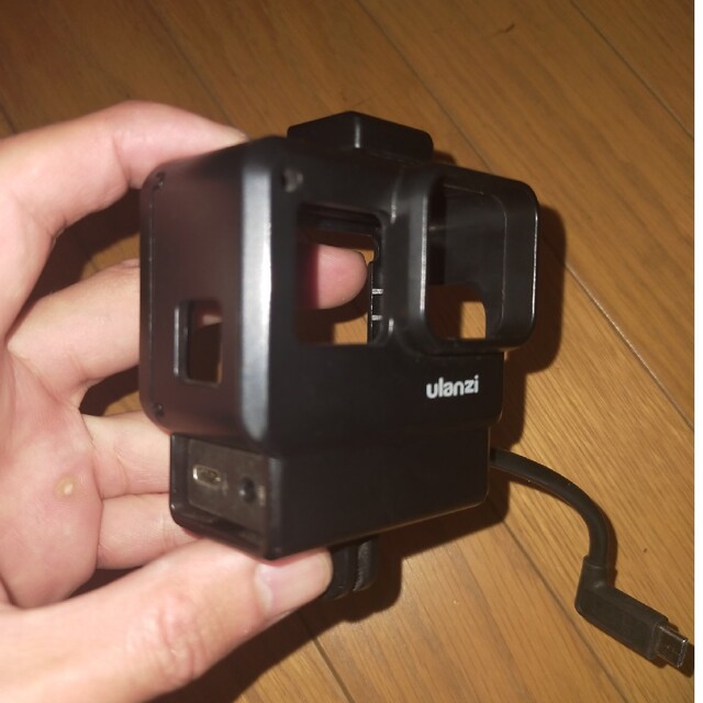 GoPro(ゴープロ)のGoPro7 ブラック　マイクアダプター付　ヘルメットマウント等　セット販売 スマホ/家電/カメラのカメラ(コンパクトデジタルカメラ)の商品写真
