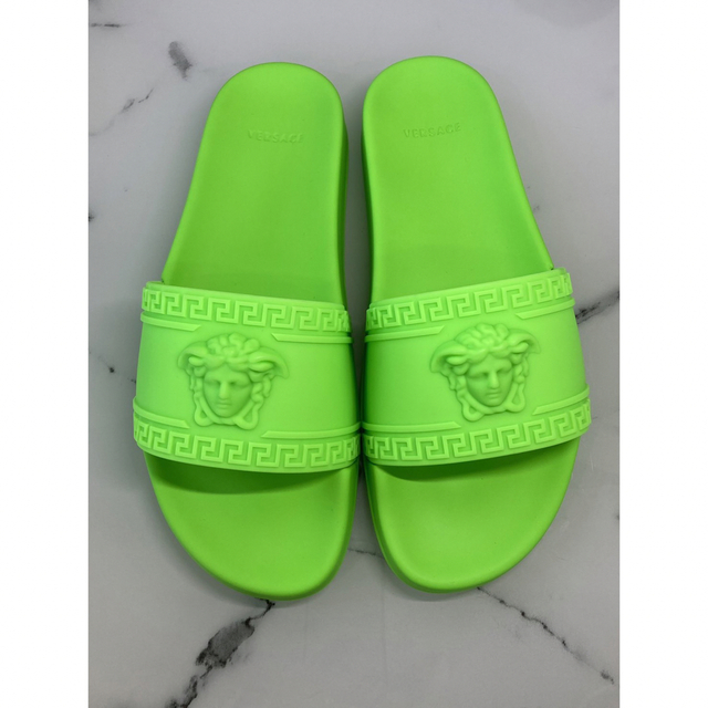 VERSACE - ヴェルサーチ VERSACE サンダル プールサンダル 新品!の