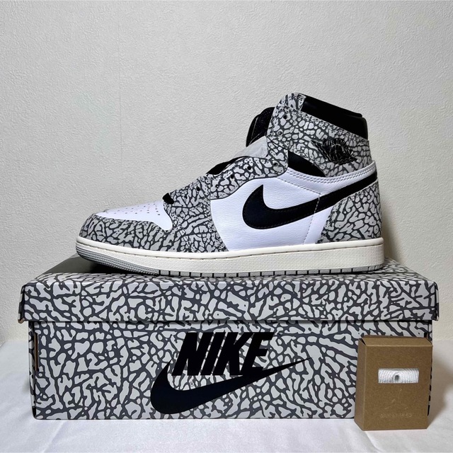 NIKE   NIKE AIR JORDAN 1 HIGH OG WHITE CEMENTの通販 by モノ好き