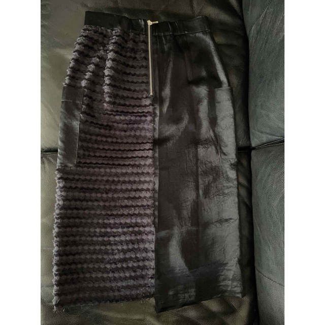 LOVELESS(ラブレス)のラブレスLOVELESSスプリットフリンジタイトスカート  美品 レディースのスカート(ひざ丈スカート)の商品写真