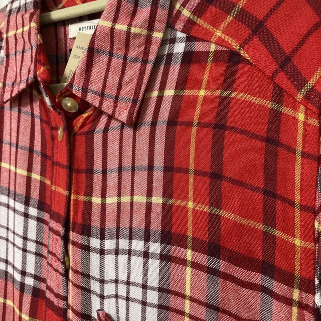 American Eagle(アメリカンイーグル)の【新品】AMERICAN EAGLE　アメリカンイーグル　チェックシャツ　赤 レディースのトップス(シャツ/ブラウス(長袖/七分))の商品写真