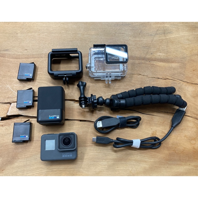 GoPro(ゴープロ)のGoPro hero6 撮影セット（プラスおまけ） スマホ/家電/カメラのカメラ(ビデオカメラ)の商品写真