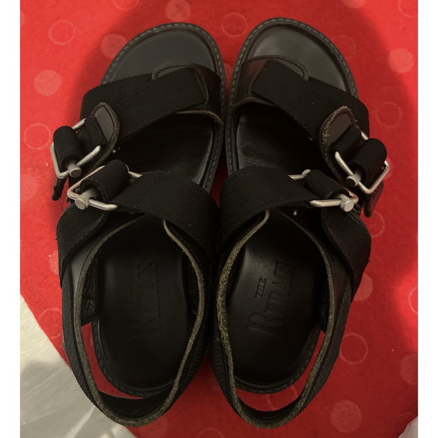 THE RERACS(ザリラクス)のTHE RERACS ベルテッドコンフォートサンダル BLK レディースの靴/シューズ(サンダル)の商品写真