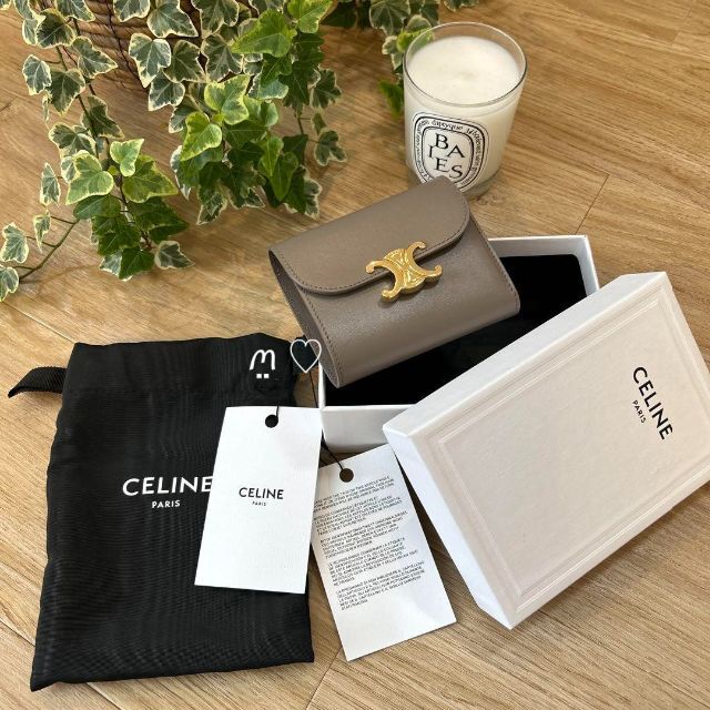 〈CELINE〉セリーヌ　トリオンフ　スモールウォレット　折財布