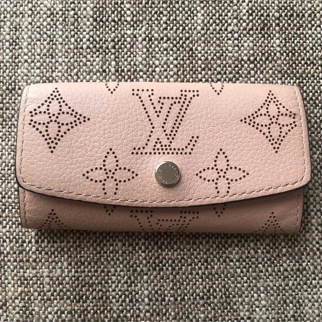 LOUIS VUITTON(ルイヴィトン)のミュルティクレ 4    キーケース  マグノリア　M64056 レディースのファッション小物(キーケース)の商品写真