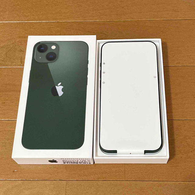 Apple(アップル)のiPhone13 新品未使用　グリーン スマホ/家電/カメラのスマートフォン/携帯電話(スマートフォン本体)の商品写真