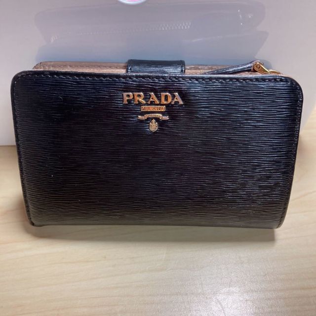 プラダ　財布　レディース　PRADA 二つ折り　レザー　サフィアーノ　革