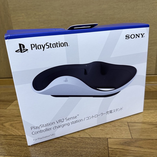 PlayStation VR(プレイステーションヴィーアール)の【新品箱破れあり】psvr 2 充電スタンド エンタメ/ホビーのゲームソフト/ゲーム機本体(その他)の商品写真