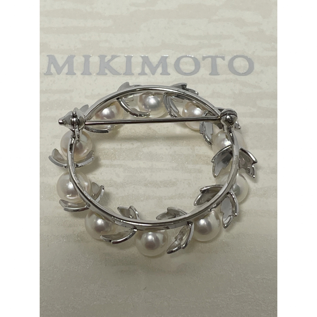 定番 ミキモト 月桂樹の葉彫り パールブローチ シルバー 美品 定番 ミキモト 月桂樹の葉彫り パールブローチ シルバー 美品