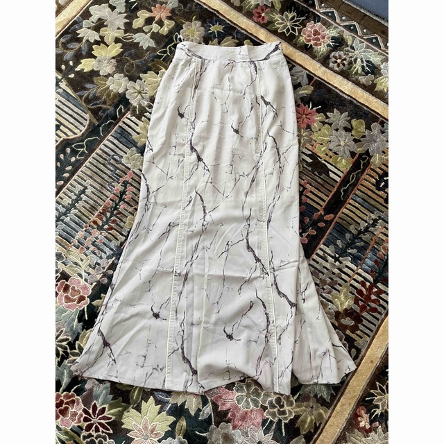 大理石柄　マーメイドスカート レディースのスカート(ロングスカート)の商品写真