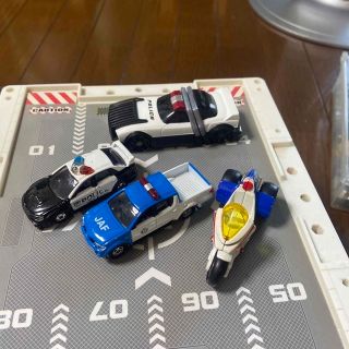 タカラトミー(Takara Tomy)のトミカ4台(ミニカー)