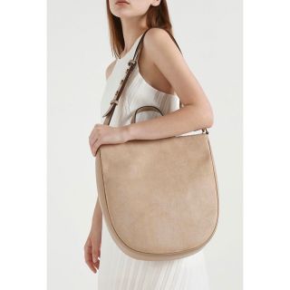 チャールズアンドキース(Charles and Keith)のCHARLES & KEITH ショルダーバッグ トートバッグ ベージュ(ショルダーバッグ)