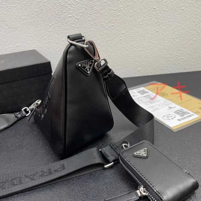 オリジナルデザイン手作り商品 【超美品】PRADA プラダ トライアングル