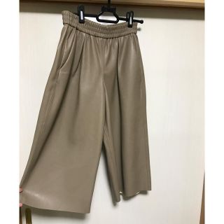 ザラ(ZARA)のフェイクレザーワイドパンツ(バギーパンツ)