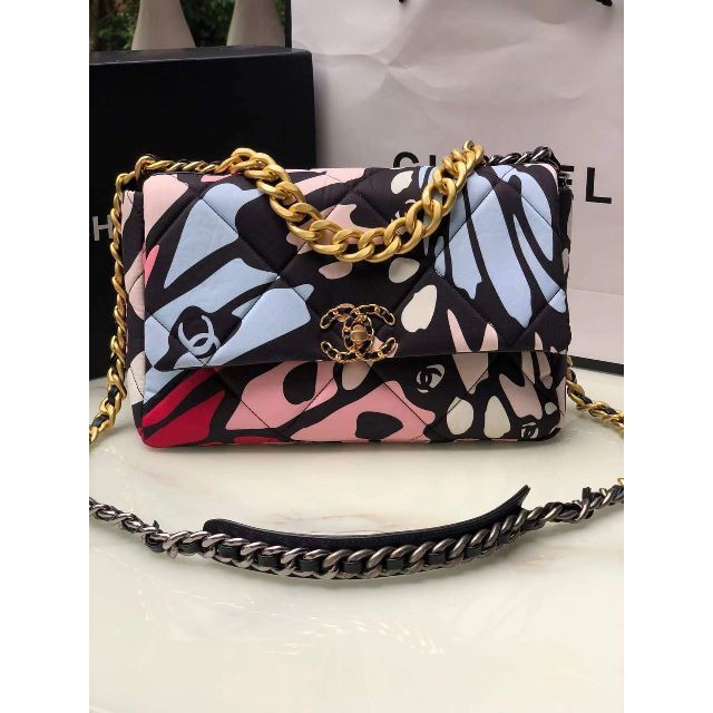 値引きする CHANEL 19 極美品Chanel/シャネル☆CHANEL - ショルダー