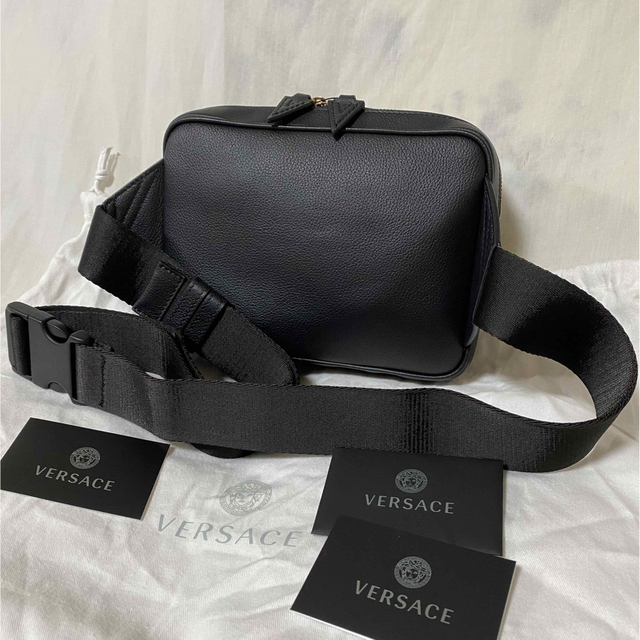 本物 正規品 VERSACE メンズ レザー ボディバッグ ベルトバッグ 黒