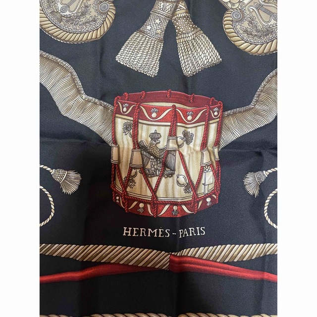 Hermes(エルメス)のビンテージ　エルメススカーフ　HERMES カレ メンズのファッション小物(バンダナ/スカーフ)の商品写真