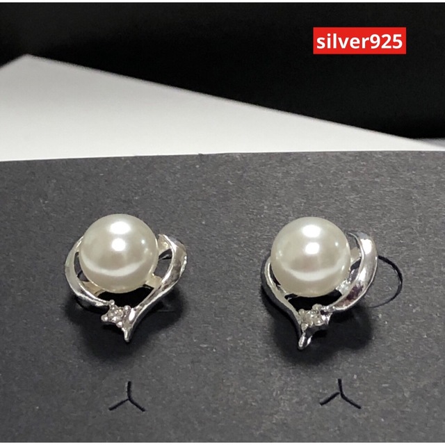 silver925 一粒パールハートラインピアス　低アレルギー　卒入学式 レディースのアクセサリー(ピアス)の商品写真