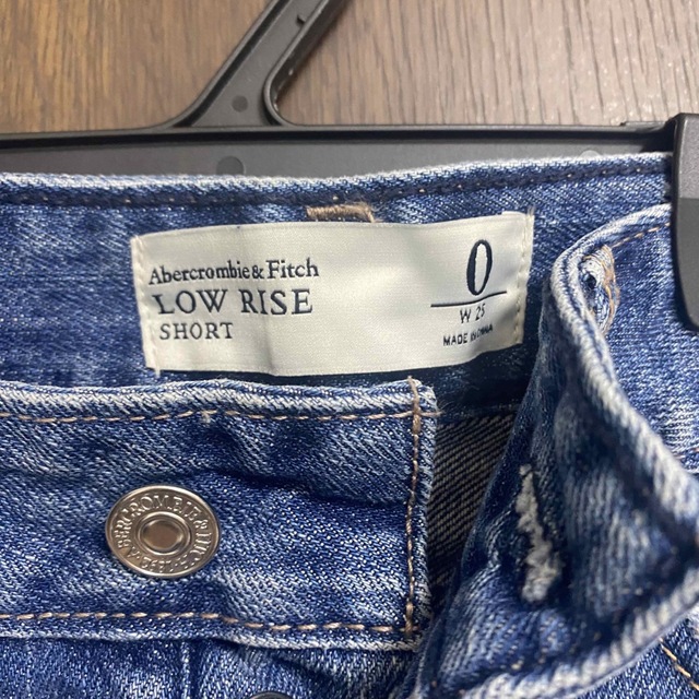 Abercrombie&Fitch(アバクロンビーアンドフィッチ)のABERCROMBIE & FITCH アバクロ デニム ショートパンツ レディースのパンツ(ショートパンツ)の商品写真