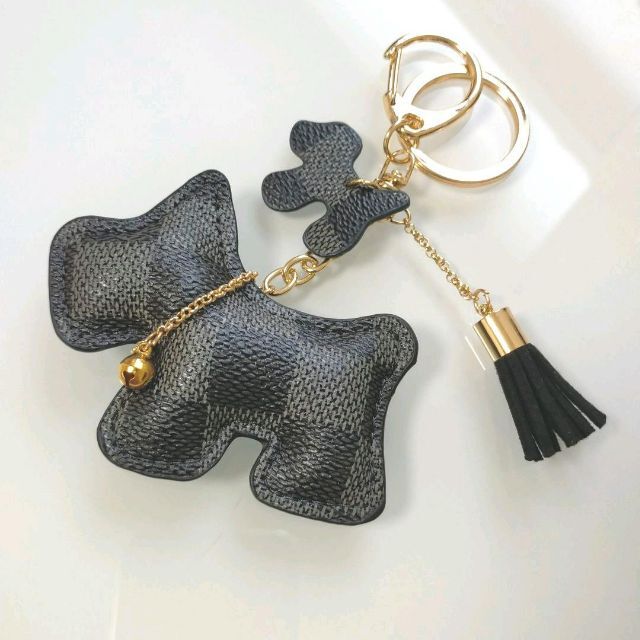 【２点セット♬】キーホルダー いぬ 犬 チェック柄 市松模様 バッグチャーム レディースのファッション小物(キーホルダー)の商品写真