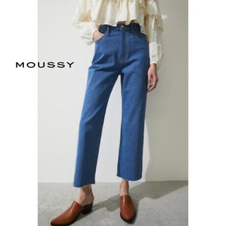 マウジー(moussy)の【新品未使用】MOUSSY STUDDED CROPPED FLARE(デニム/ジーンズ)