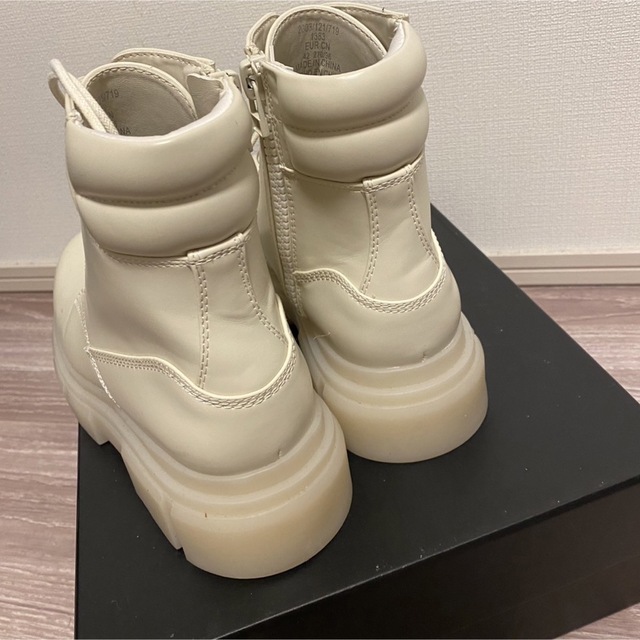 ZARA 白　厚底ブーツ ZARA新作】脚が太く見えない白ブーツが超優秀♡