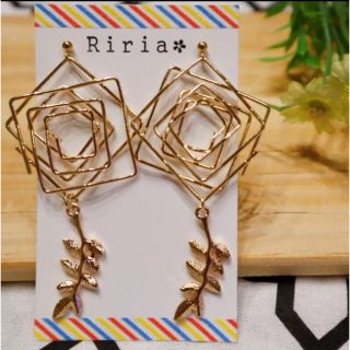 【ピアス】お花風大ぶりワイヤーピアス(ピアス)