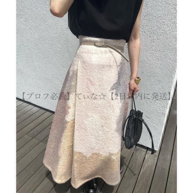 Ameri VINTAGE(アメリヴィンテージ)の新品 AMERI ANDREA ABSTRACT PAINT SKIRT レディースのスカート(ロングスカート)の商品写真