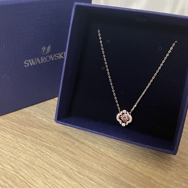 SWAROVSKI(スワロフスキー)のSWAROSKI（スワロフスキー）ネックレス レディースのアクセサリー(ネックレス)の商品写真