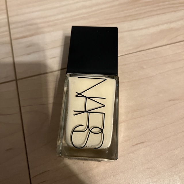 NARS ライトリフレクティングファンデーション