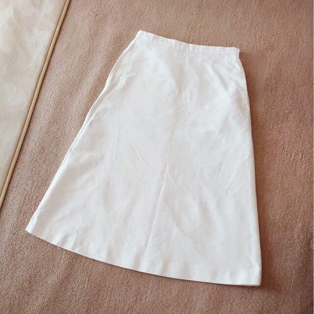 AURALEE(オーラリー)のオーラリー　AURALEE　モールスキンスカート　白　ホワイト レディースのスカート(ロングスカート)の商品写真