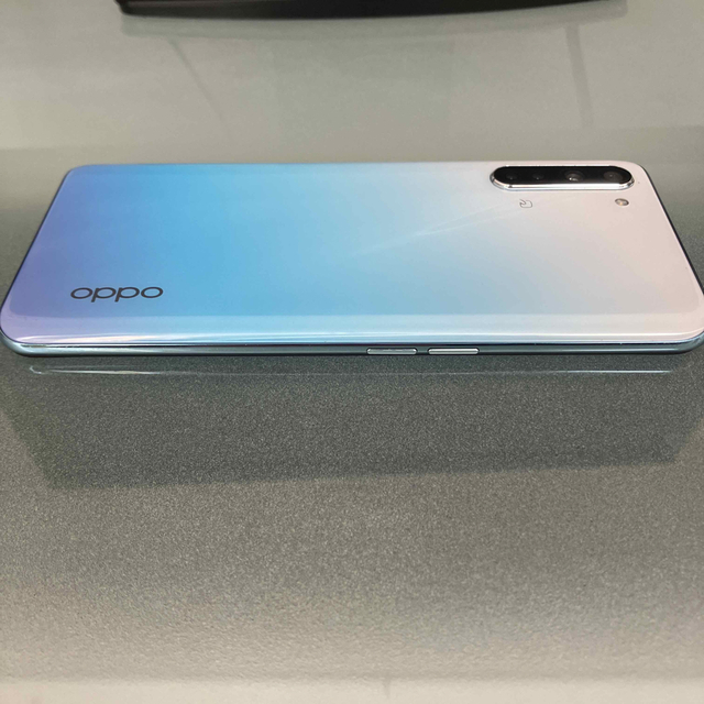 OPPO(オッポ)の【ジャンク品】OPPO Reno3 A ホワイト　その他備品あり スマホ/家電/カメラのスマートフォン/携帯電話(スマートフォン本体)の商品写真