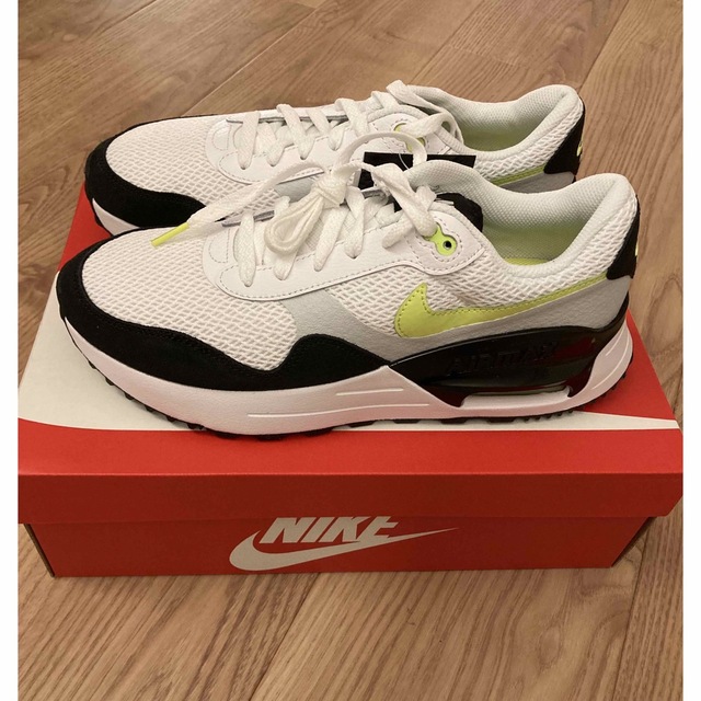 NIKE(ナイキ)のNIKE AIR MAX SISTEM 26.5㎝　新品 メンズの靴/シューズ(スニーカー)の商品写真