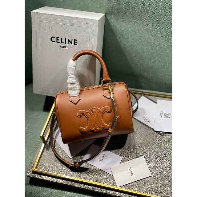 セリーヌ CELINE スモール ボストン キュイル トリオンフ セリーヌ CELINE スモール ボストン キュイル トリオンフ