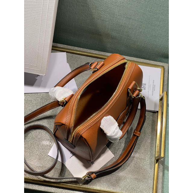 セリーヌ CELINE スモール ボストン キュイル トリオンフ セリーヌ CELINE スモール ボストン キュイル トリオンフ