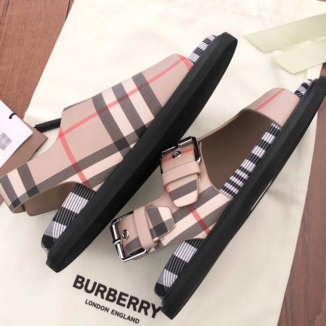 BURBERRY(バーバリー)のバーバリーチルドレン 新品サンダル31 キッズ/ベビー/マタニティのキッズ靴/シューズ(15cm~)(サンダル)の商品写真