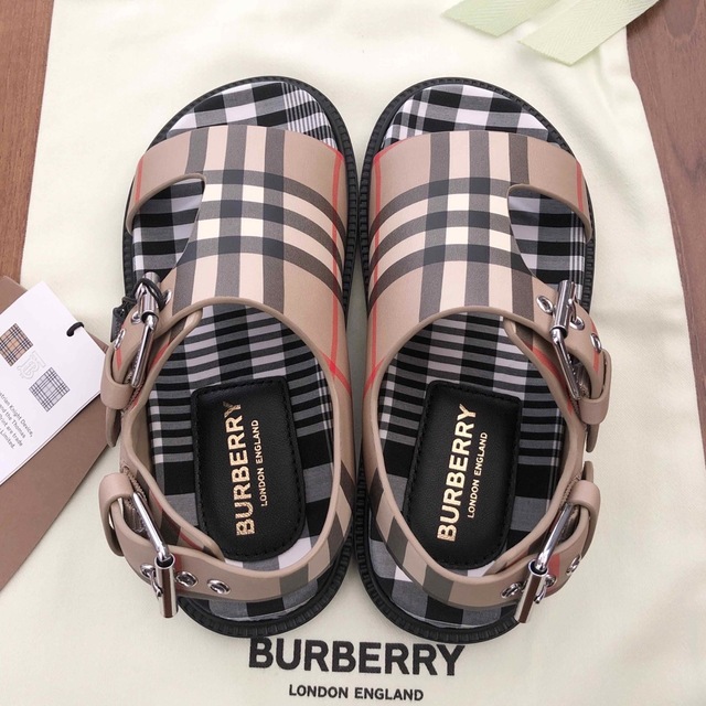 BURBERRY(バーバリー)のバーバリーチルドレン 新品サンダル31 キッズ/ベビー/マタニティのキッズ靴/シューズ(15cm~)(サンダル)の商品写真