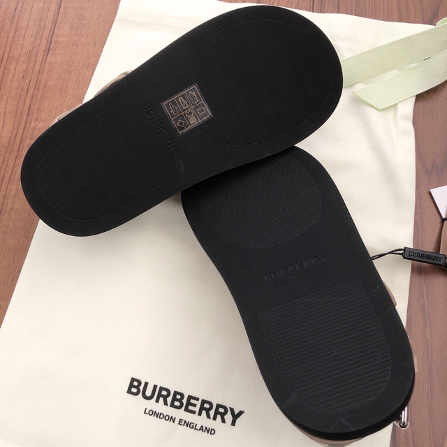 BURBERRY(バーバリー)のバーバリーチルドレン 新品サンダル31 キッズ/ベビー/マタニティのキッズ靴/シューズ(15cm~)(サンダル)の商品写真