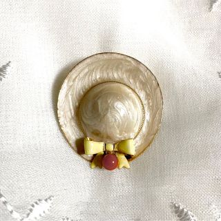 ヴィンテージブローチ 帽子 ハット 七宝焼 珊瑚 リボン ベージュ ... ヴィンテージブローチ 本珊瑚 サンゴ 沖縄 帽子ハット 七宝焼 天然石 ゴールド