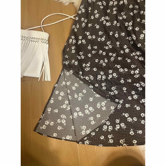 SNIDEL(スナイデル)のsnidel フラワープリントスカート レディースのスカート(ひざ丈スカート)の商品写真